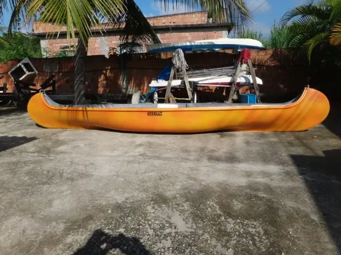 Canoa Canadense fibra três lugares.