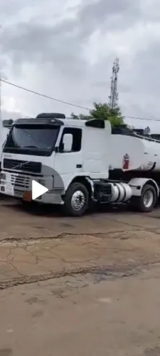 Volvo 2002 4×2  venda tbm carreta tanque 30 mil litros e carreta tanque 20 mil litros 