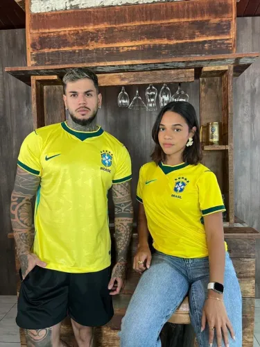 Disponível masculina e feminina 