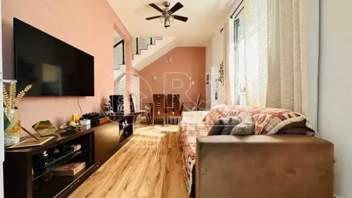 Casa para venda possui 219 metros quadrados com 4 quartos em Vila Isabel - Rio de Janeiro