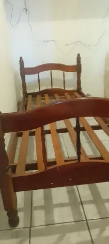 Cama de madeira