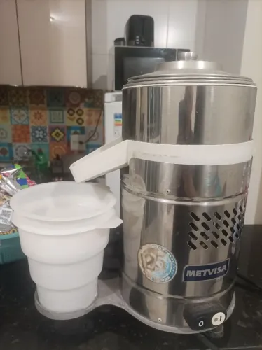 vendo espremedor de laranja industrial, ótimo estado de conservação.