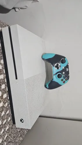 ? Xbox One S 1TB + Controle + 3 Jogos Mídia Física