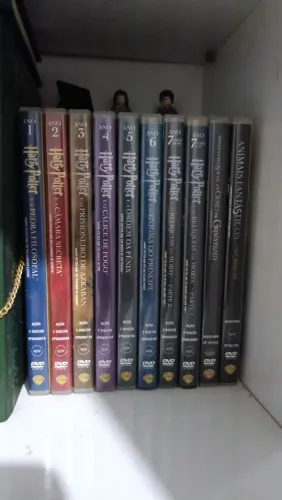 Dvd de Harry Potter edição especial com 2 Cds, e 2 filme né animais fantásticos