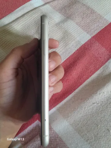 Vende se iPhone 11 / 128 GB