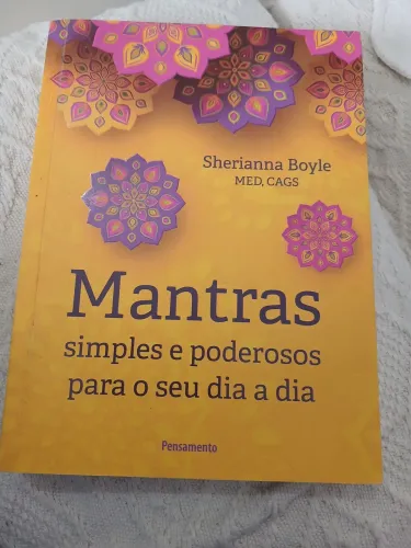 Livro Mantras simples e poderosos para seu dia a dia