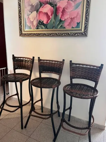 Conjunto com 3 banquetas altas