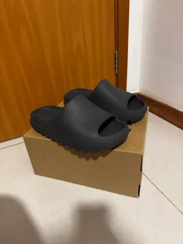 YEEZY SLIDE ORIGINAL