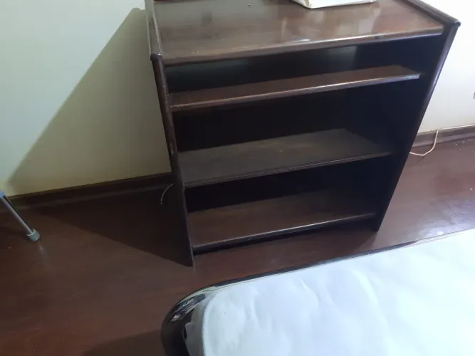 Estante e aparador em madeira