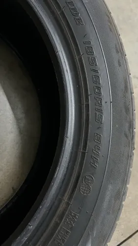 Pneus Dunlop 185/60R15 84H