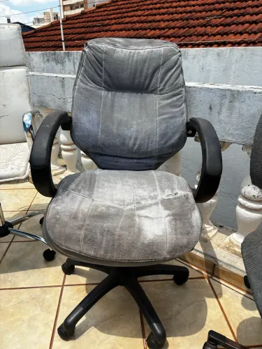Vendo cadeiras de escritório usados para desocupar espaço.