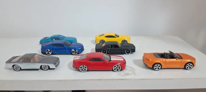 Lote de hotweels e Matchbox e similares camaro 1.64