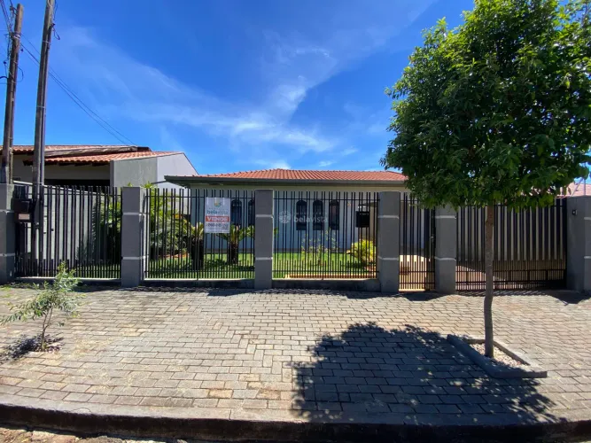 CASA À VENDA NO JARDIM SAN RAPHAEL EM ARAPONGAS.