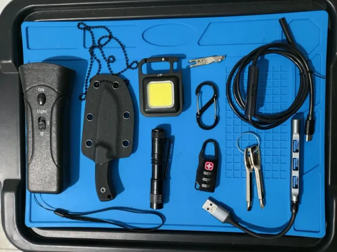 Kit de eobrevivencia, acampamento, trilha e pescaria.