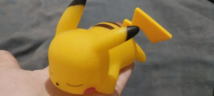 Luz noturna pokémon Pikachu