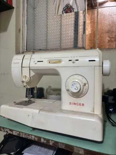 Maquina de Costura Singer