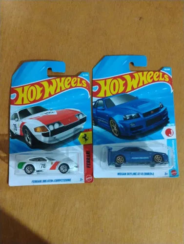Hot Wheels Nissan Skyline gt-r bnr34 e Ferrari 365 GTB 4.
