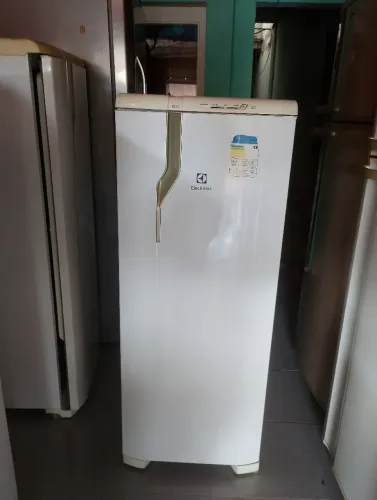 Geladeira Electrolux 240 litros