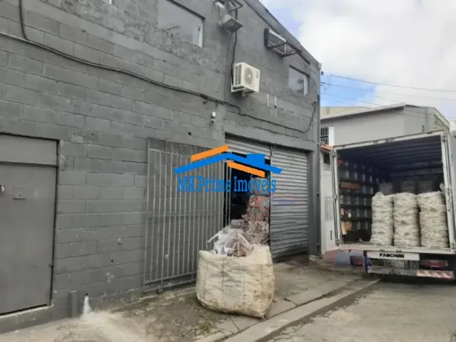 Galpão Comercial com 450mt² de Área Construída.