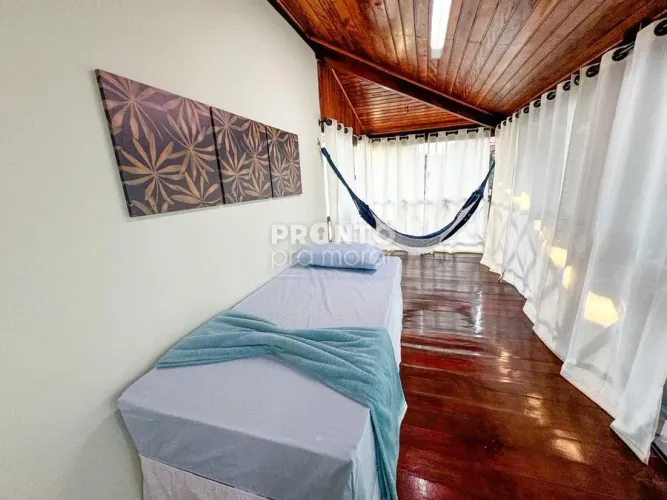 Casa de Condomínio com 4 quartos em Carneiros
