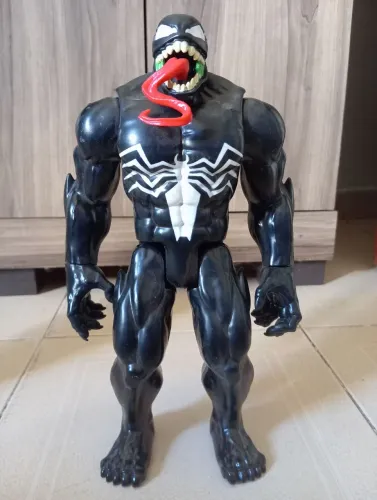 Boneco Venom Titan Heroes series