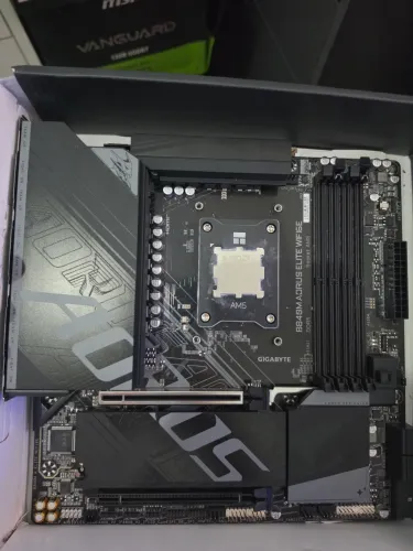 Kit 9800x3d b840m aorus elite 2x16 corsair 6000mhz