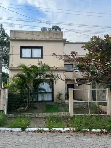 Excelente casa com 3 quartos (suíte) em Garopaba - bairro Ambrósio