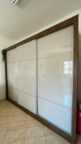 Guarda roupas com porta de correr
