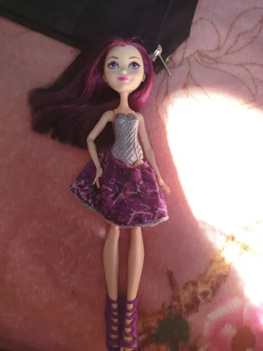 Raven Queen Ever after hing