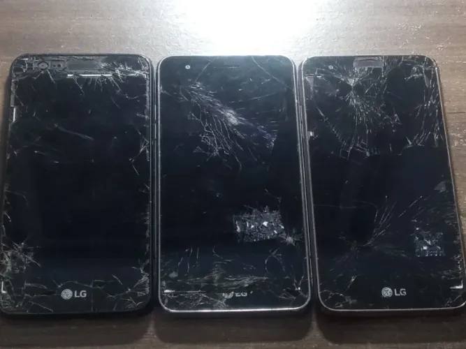 Três celulares LG k4 para retirada de peças sem bateria