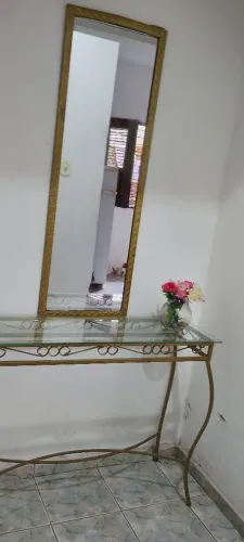 Mesa de vidro e espelho