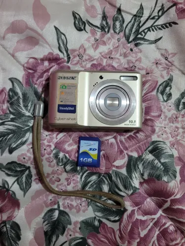 Câmera digital Sony cybershot dourada de 10.1 megapixels