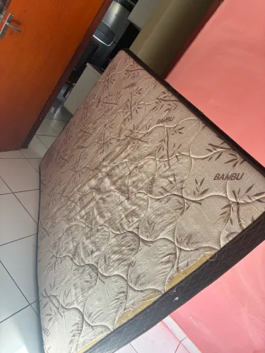 Cama box de casal com colchão 