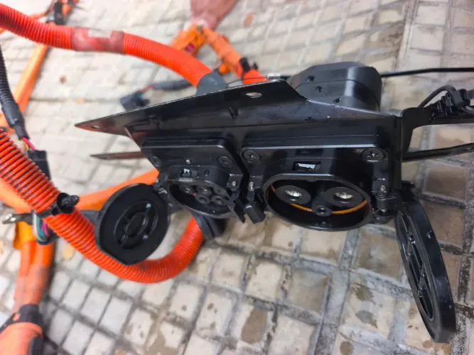 Conector carregador JAC ejs4
