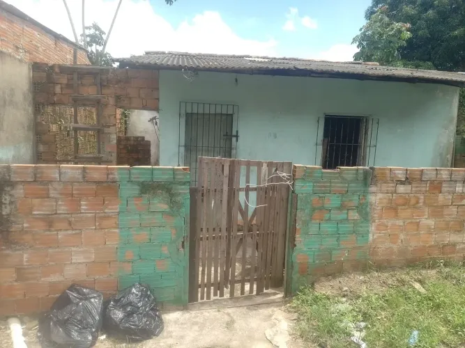 Vende-se ou troca,casa na estrada do maguari rua parque vitória número 5