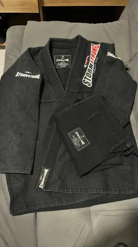 Kimono Stormstrong