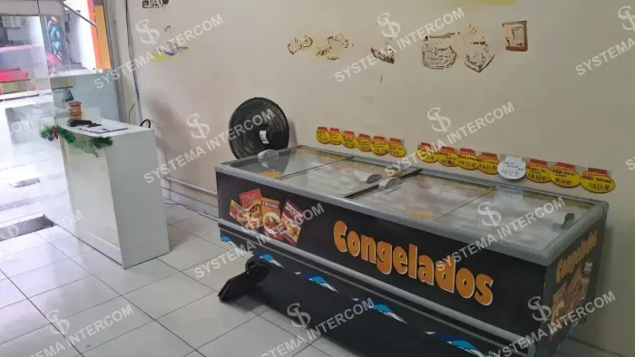 Comercio de queijos e pães de queijo congelados
