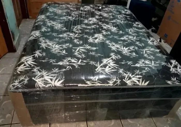 Cama confortável de molas. Entrega imediata 
