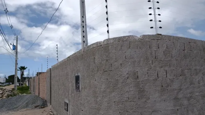 Cerca elétrica com 06 fios