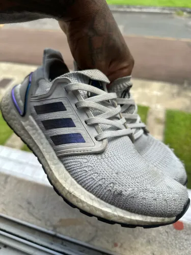 Tênis ADIDAS ULTRABOOST 34