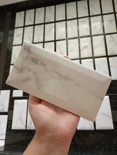 Revestimento Cerâmico Roca RV Bisote Carrara Facetado, 56 Peças