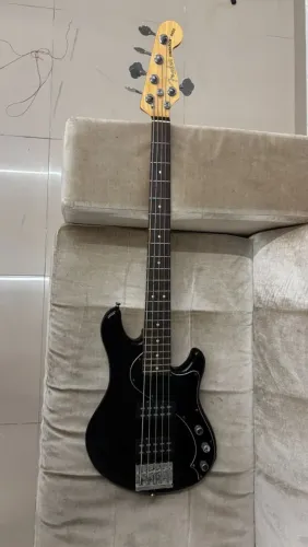 Baixo Fender Dimension 