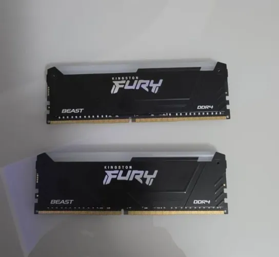 Memórias DDR4 Kingston FURY RGB 16gb
