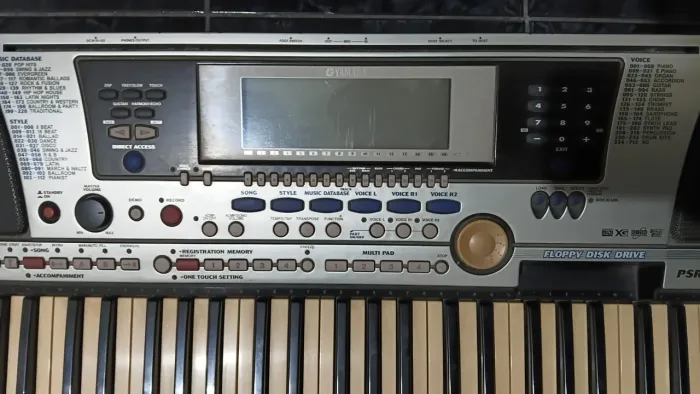 Teclado Yamaha PSR 550