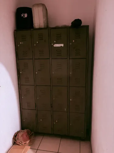 Escaninho armário roupas usado