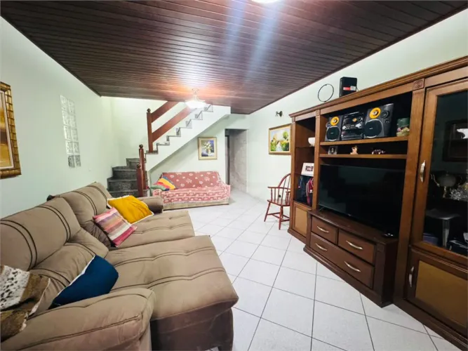 Sobrado à venda com 3 quartos e 2 vagas na Vila Galvão