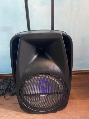 Vendo caixa de som mondial com rodinhas funcionando perfeitamente!!!
