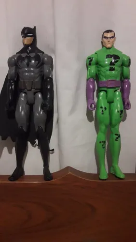 Bonecos Batman e charada