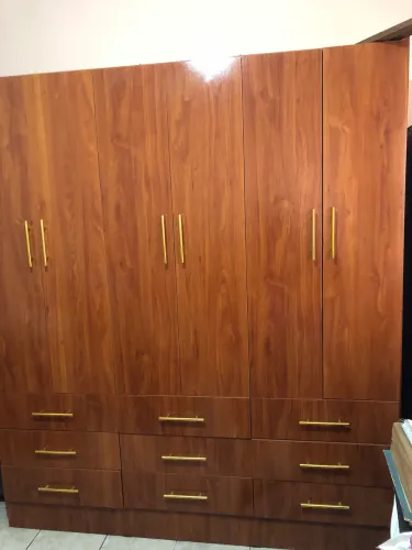 Vendo guarda roupa 6 portas e nove gavetas 