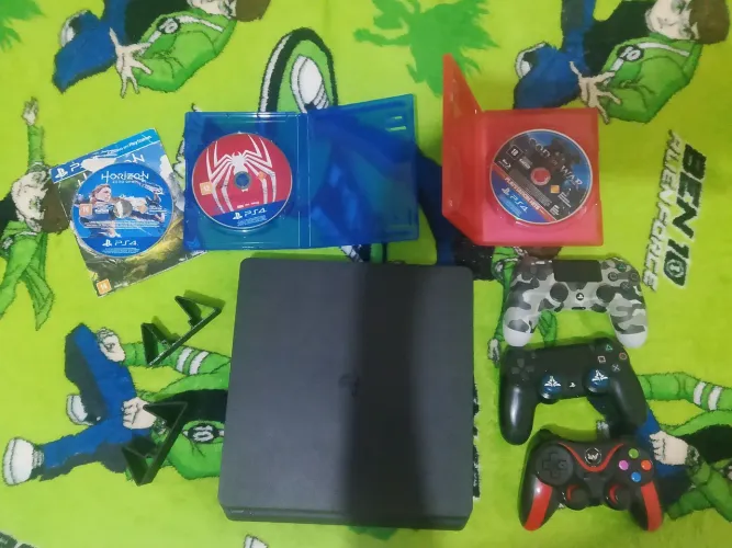 Ps4 desbloqueado 13.52 com 3 controles e 4 jogos